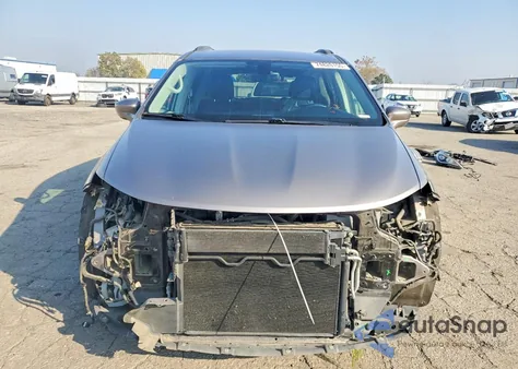 2017 Chrysler Pacifica Touring L z USA, uszkodzony, nr VIN 2C4RC1BG8HR628677